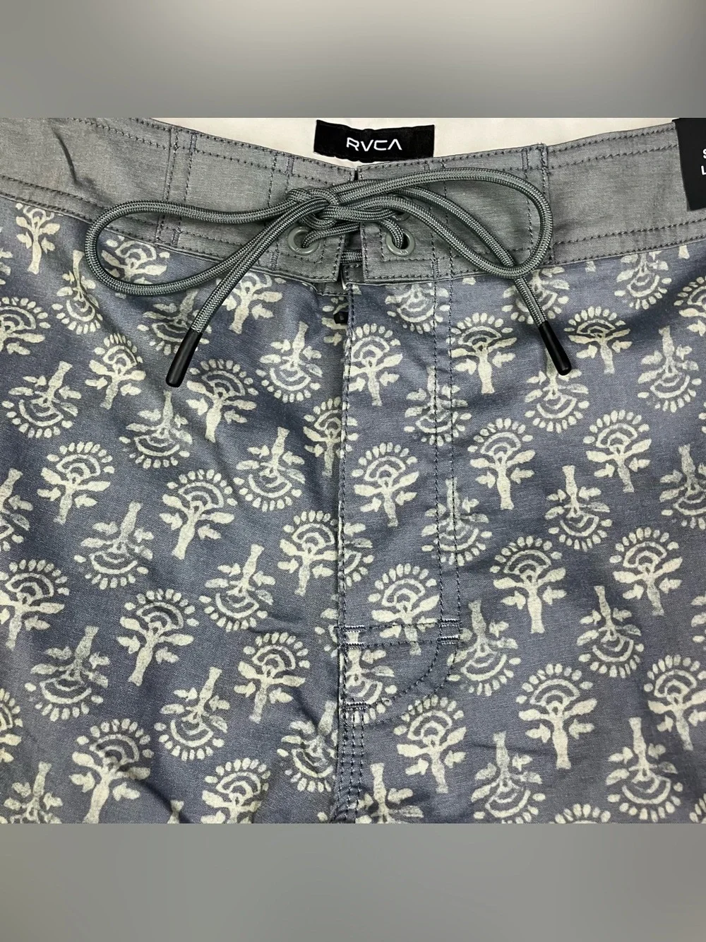 RVCA Freeport Trunks Men’s Size Green Grey Floral 16 Board Shorts NWT!